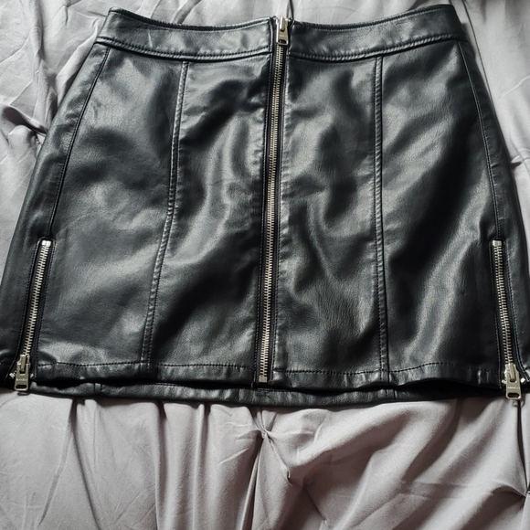 Leather skirt - Picture 2 of 3